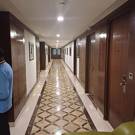Hotel Benzz Park Chennai Bagian luar foto