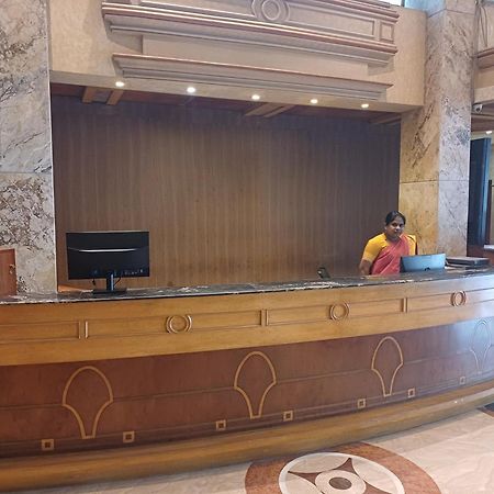 Hotel Benzz Park Chennai Bagian luar foto