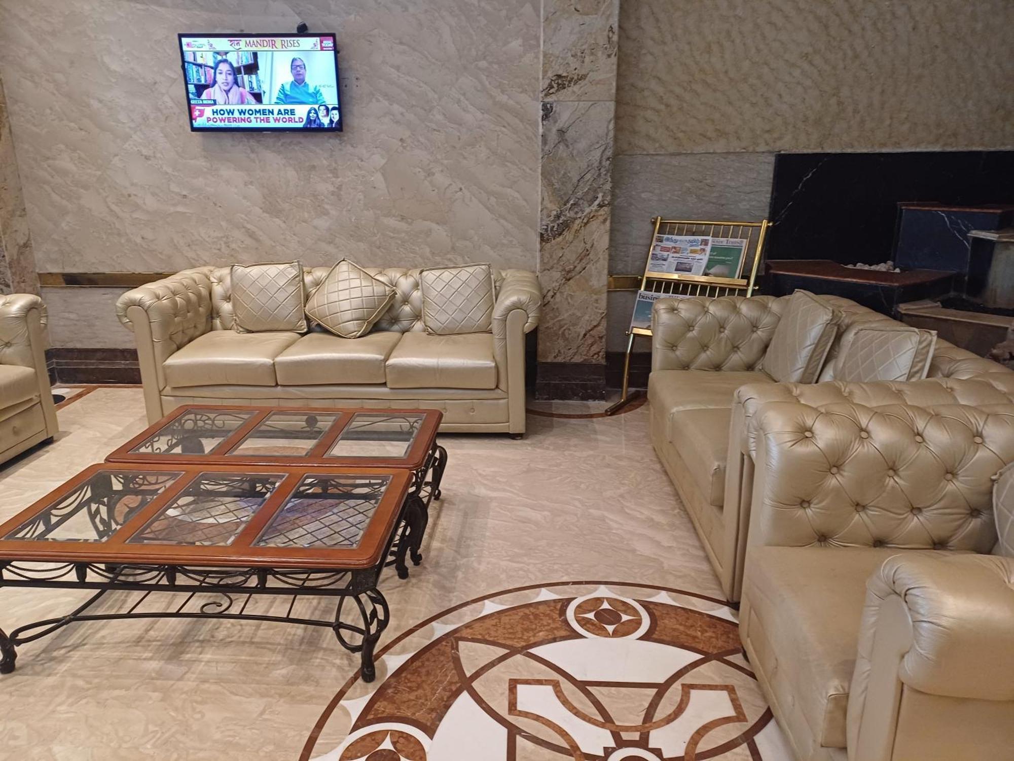 Hotel Benzz Park Chennai Bagian luar foto