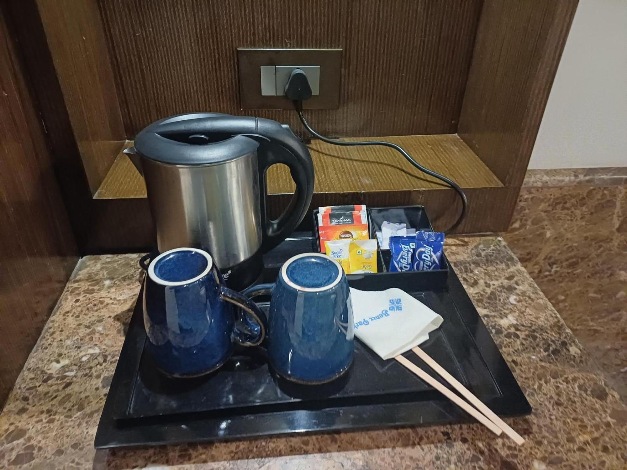 Hotel Benzz Park Chennai Bagian luar foto