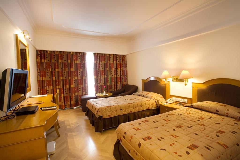 Hotel Benzz Park Chennai Bagian luar foto