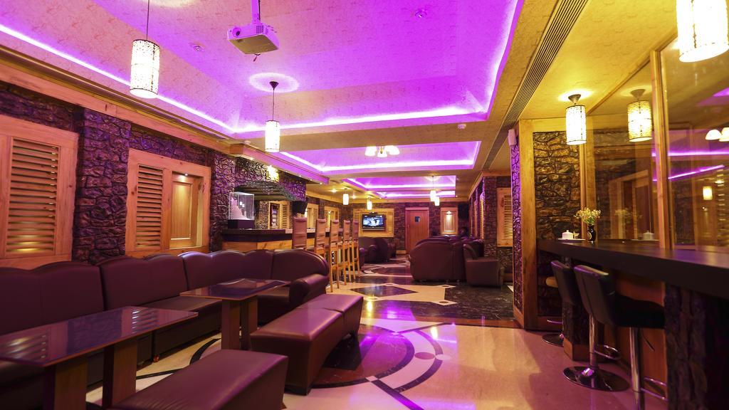 Hotel Benzz Park Chennai Bagian luar foto