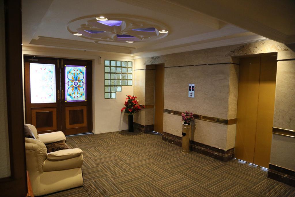 Hotel Benzz Park Chennai Bagian luar foto
