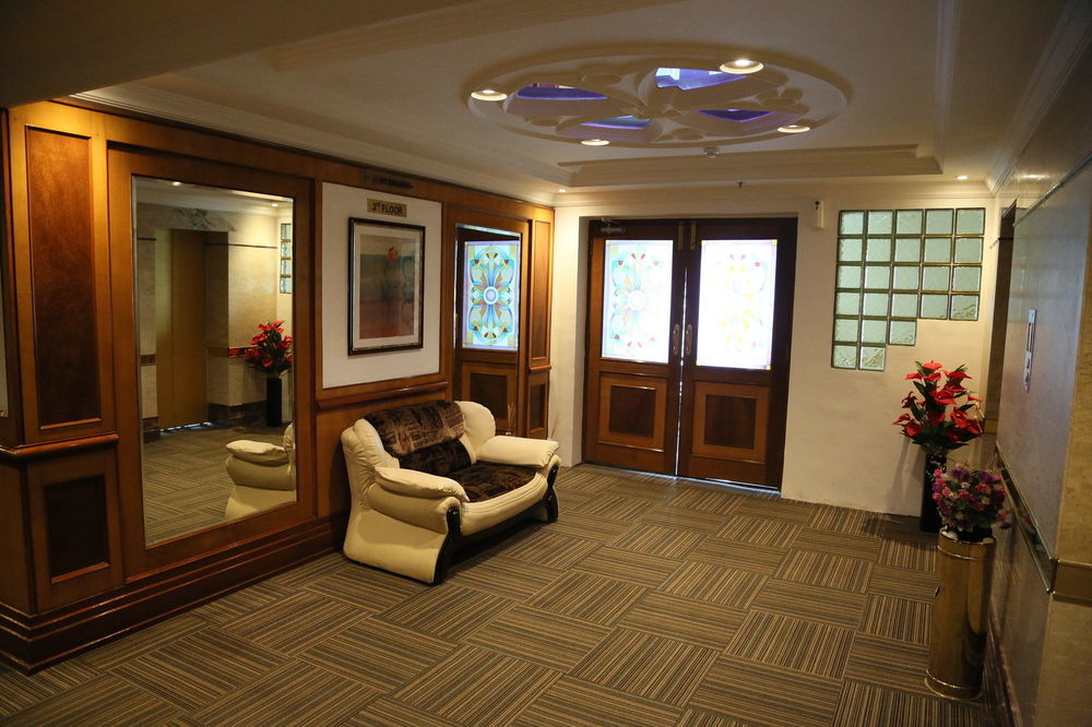 Hotel Benzz Park Chennai Bagian luar foto