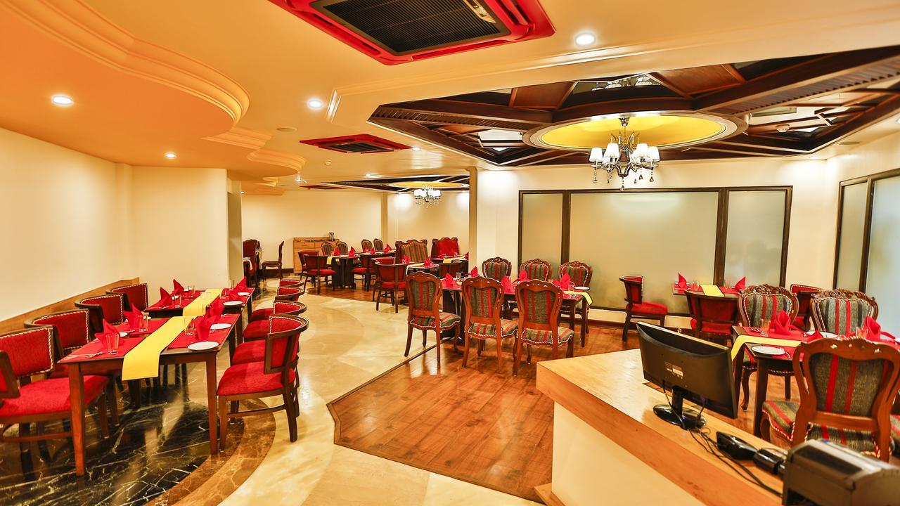 Hotel Benzz Park Chennai Bagian luar foto
