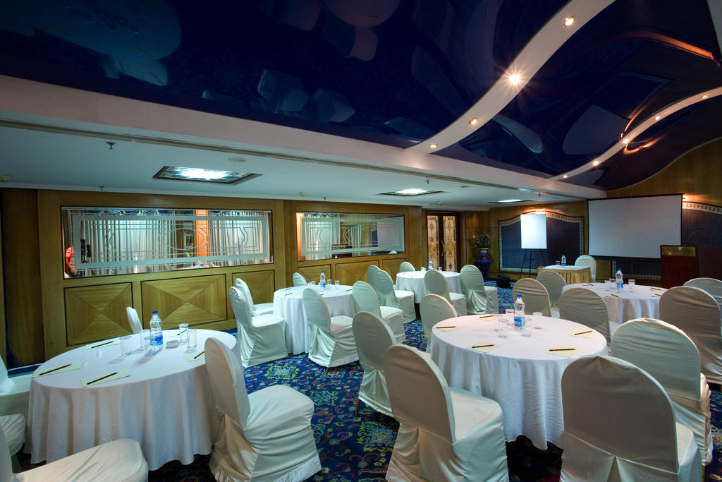 Hotel Benzz Park Chennai Bagian luar foto