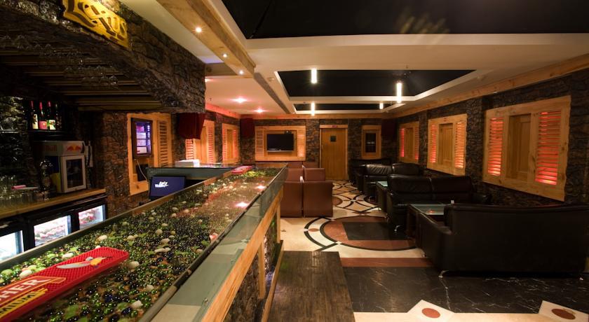 Hotel Benzz Park Chennai Bagian luar foto