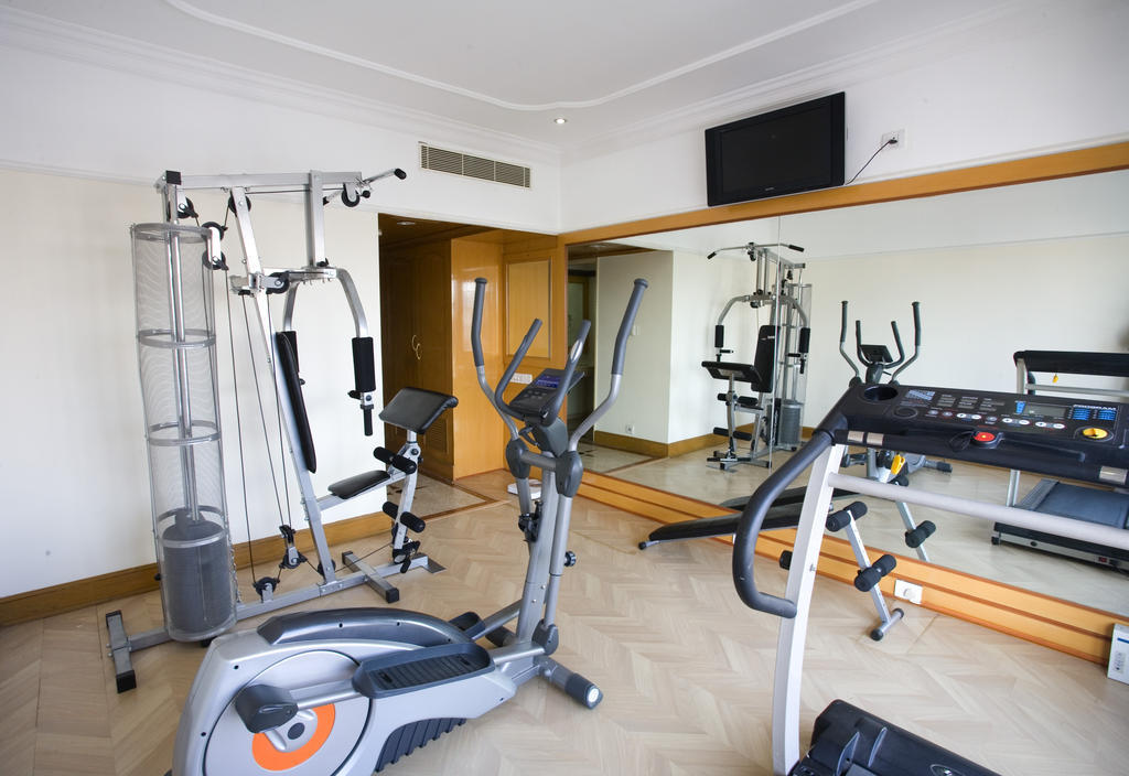 Hotel Benzz Park Chennai Bagian luar foto